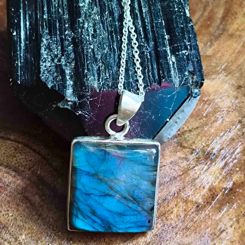 92.5 Sterling Silver Blue Labradorite Gemstone Pendant
