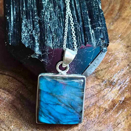 92.5 Sterling Silver Blue Labradorite Gemstone Pendant