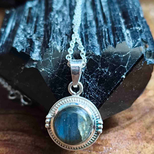 92.5 Sterling Silver Frame Labradorite Gemstone Pendant