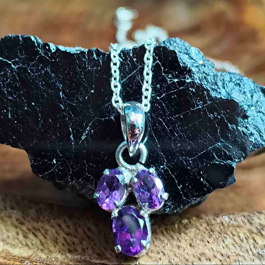 92.5 Sterling Silver Pendant With Oval Amethyst