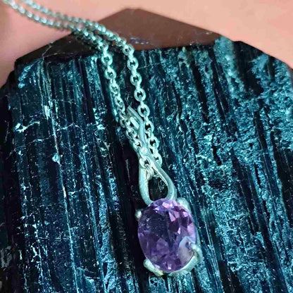 92.5 Sterling Silver Teardrop Pendant With Amethyst Stone