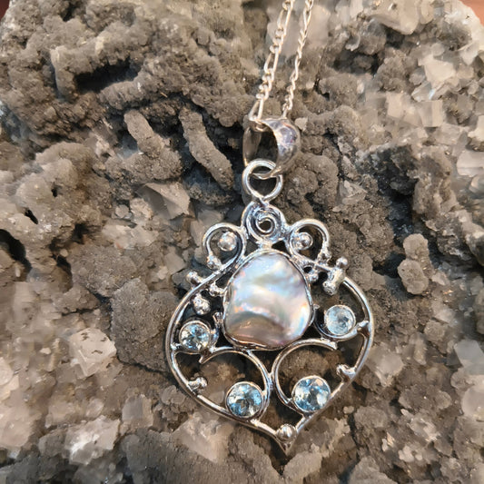 92.5 Sliver Pendant With Precious Mother Pearl And Blue Topaz